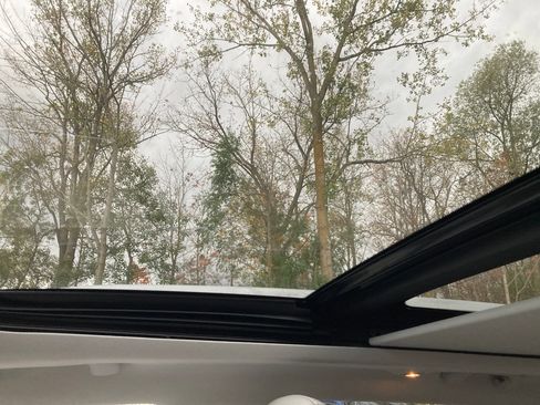 Used 2021 Jeep Cherokee Limited image 25