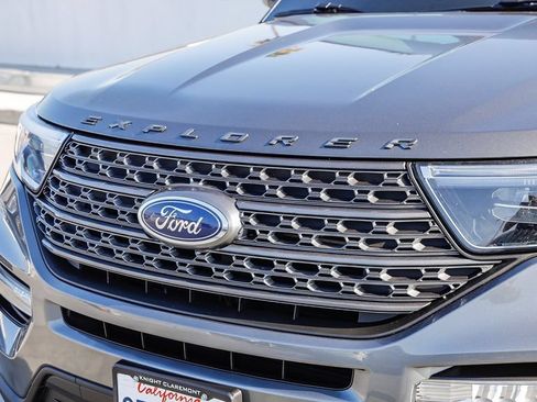 Used 2023 Ford Explorer XLT w/ Equipment Group 202A RWD image 6