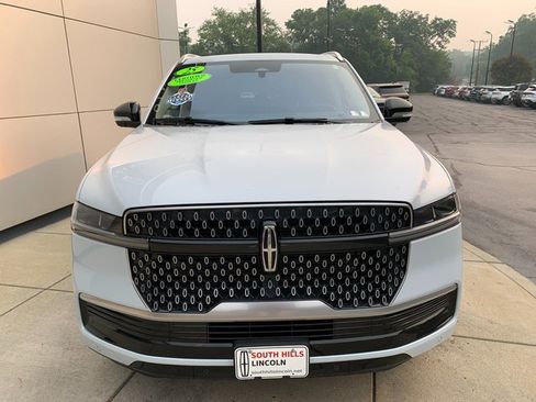 Certified 2025 Lincoln Navigator L Reserve AWD/4WD image 10