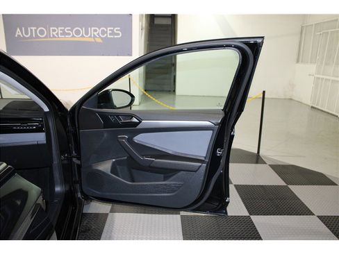 Used 2025 Volkswagen Jetta SE image 23