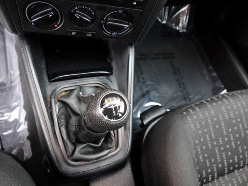 Used 2005 Volkswagen Golf GL image 49