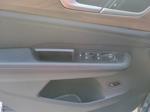 Used 2026 Volkswagen Atlas SE FWD image 18