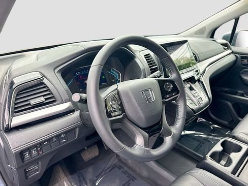 Certified 2024 Honda Odyssey Touring image 9