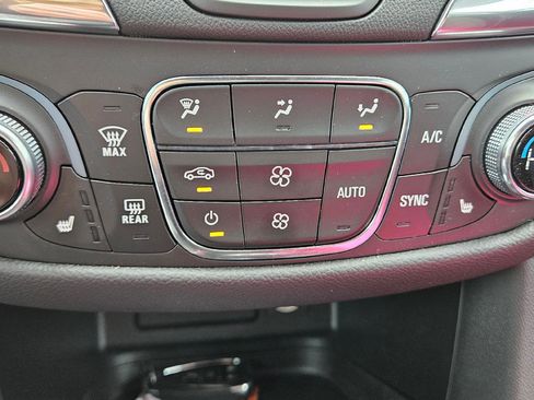 Used 2021 Chevrolet Equinox LT image 15