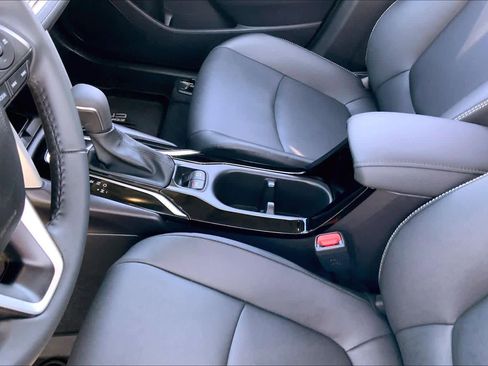 Used 2025 Toyota Corolla Cross XLE w/ Convenience Package image 14