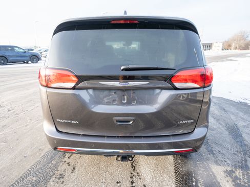 Used 2020 Chrysler Pacifica Limited w/ Advanced Safetytec Group image 5