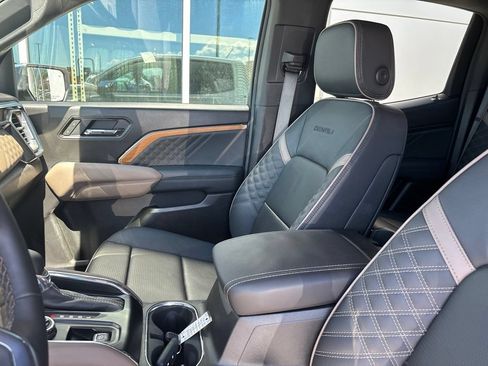 Used 2025 GMC Canyon Denali AWD/4WD image 6