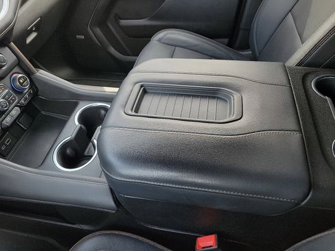 Used 2024 Chevrolet Suburban High Country w/ Advanced Technology Package image 20