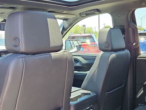 Used 2023 Chevrolet Suburban Z71 w/ Luxury Package AWD/4WD image 16