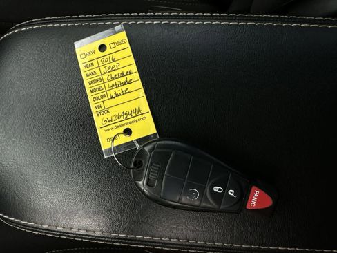 Used 2016 Jeep Cherokee Latitude w/ Cold Weather Group image 34