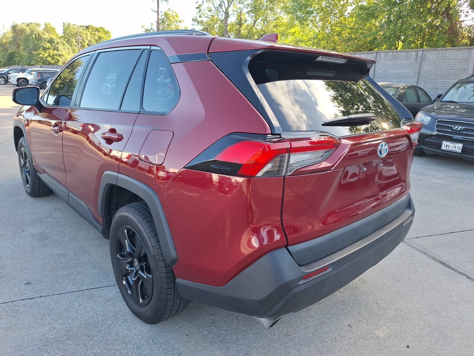 Used 2022 Toyota RAV4 XLE w/ Convenience Package AWD/4WD image 4