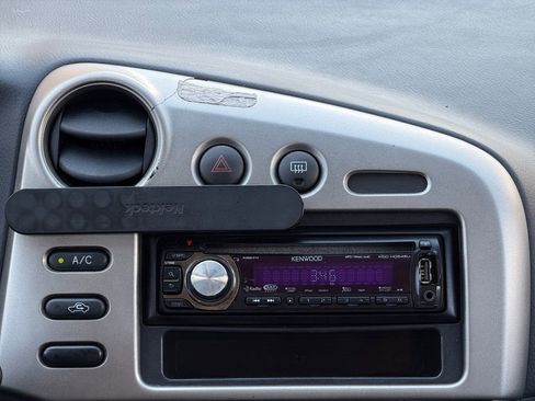 Used 2004 Toyota Matrix image 11