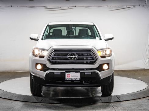 Certified 2023 Toyota Tacoma SR5 AWD/4WD image 7