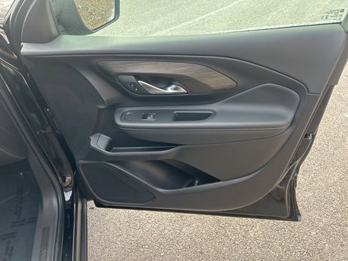 Used 2024 GMC Terrain SLT w/ Elevation Edition image 6