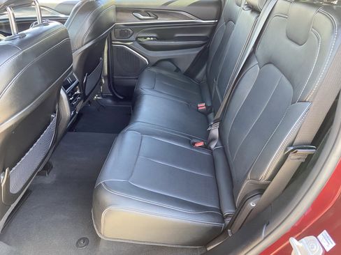 Used 2023 Jeep Grand Cherokee Overland image 15