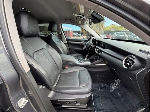 Used 2018 Alfa Romeo Stelvio Sport w/ Quick Order Package 22J Sport AWD/4WD image 38