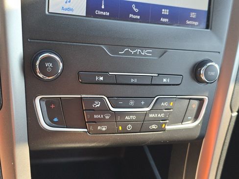 Certified 2020 Ford Fusion SE FWD image 27
