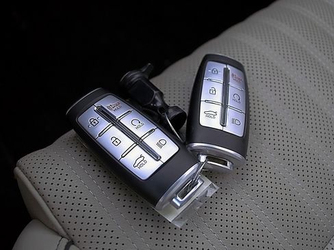 Used 2022 Genesis G70 2.0T w/ Prestige Package image 28