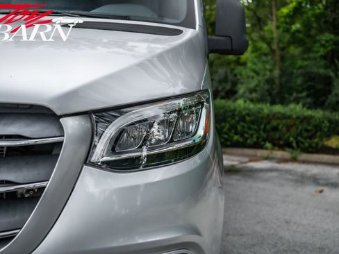 Used 2020 Mercedes-Benz Sprinter 2500 image 8