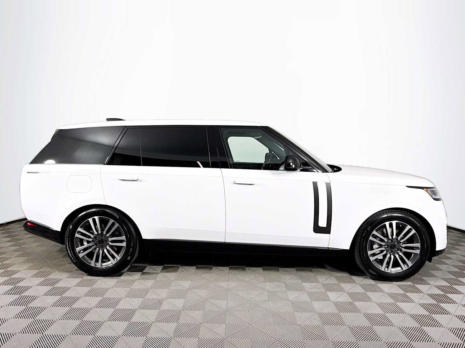 New 2026 Land Rover Range Rover Long Wheelbase SE AWD/4WD image 4