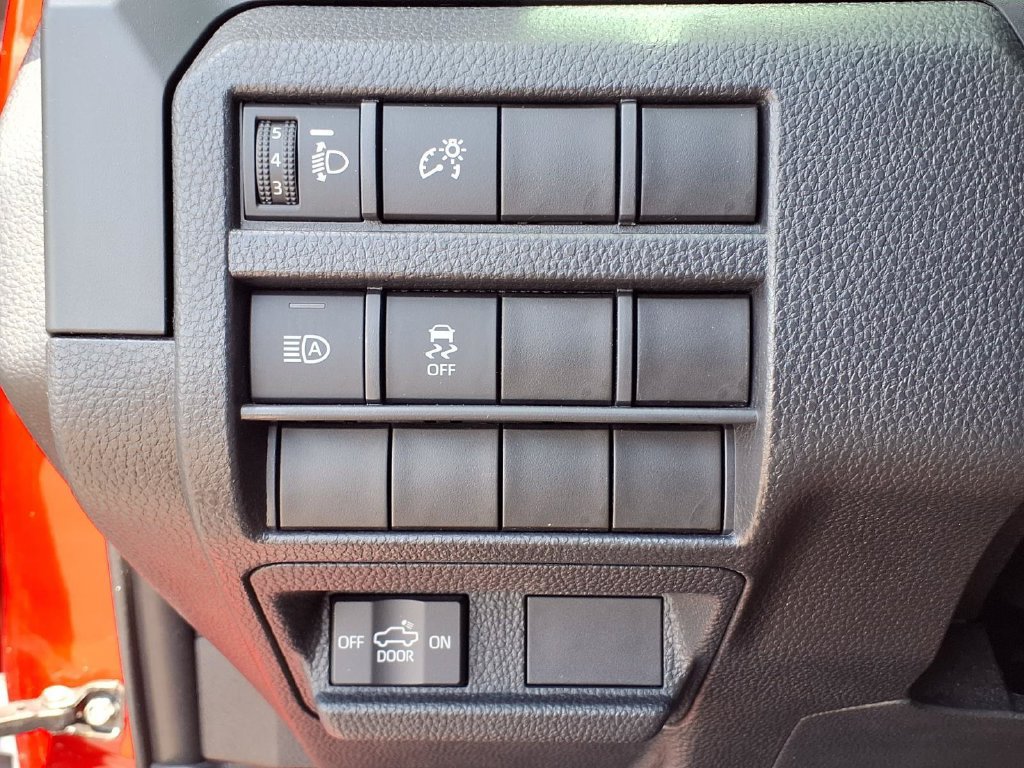 Used 2024 Toyota Tacoma SR AWD/4WD image 29