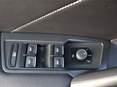 Certified 2023 Volkswagen Tiguan SE FWD image 14