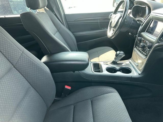 Used 2018 Jeep Grand Cherokee Laredo AWD/4WD image 34
