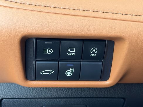 Used 2024 Toyota Highlander Platinum image 10