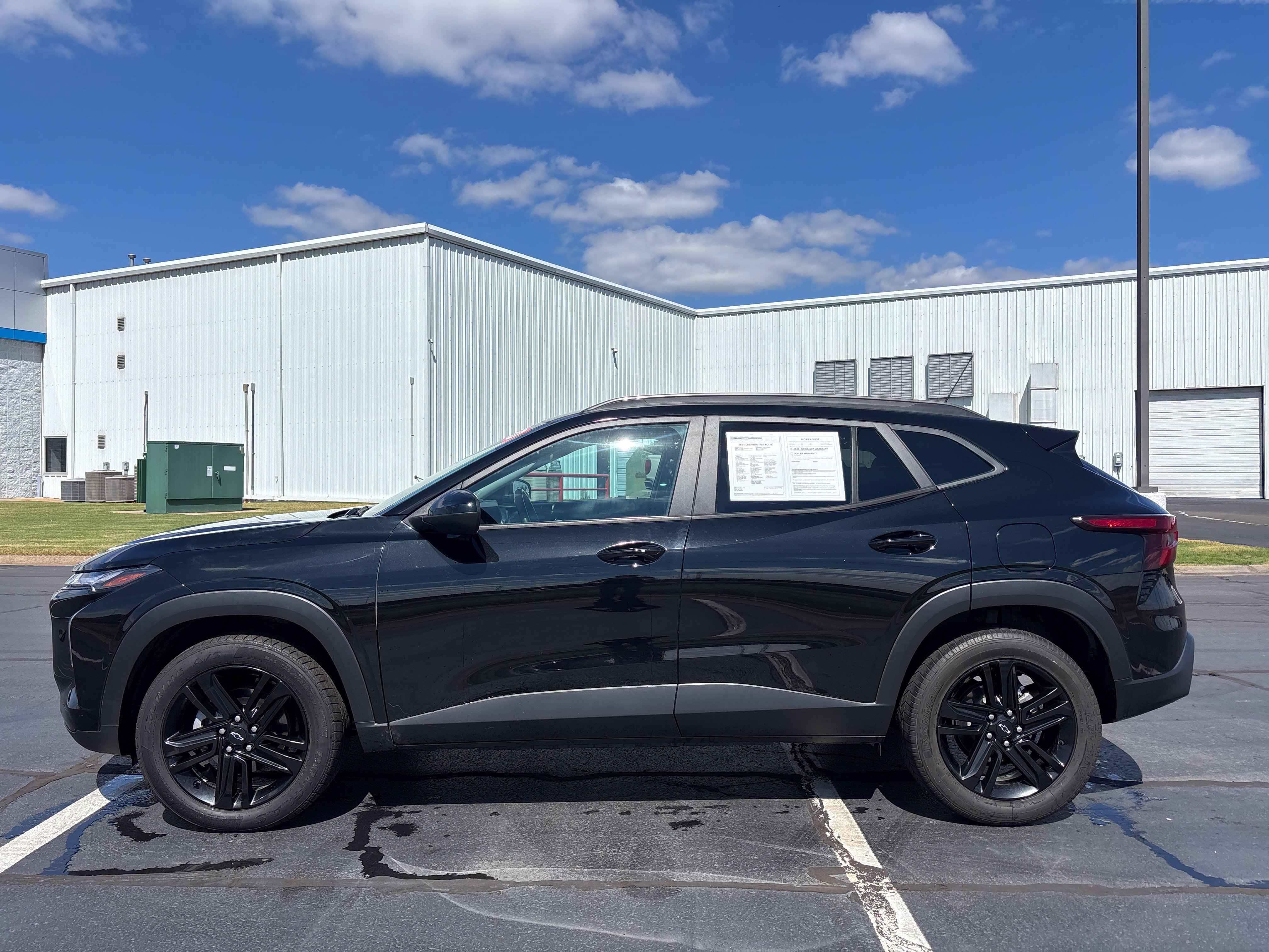 Used 2024 Chevrolet Trax ACTIV w/ Driver Confidence Package FWD image 3