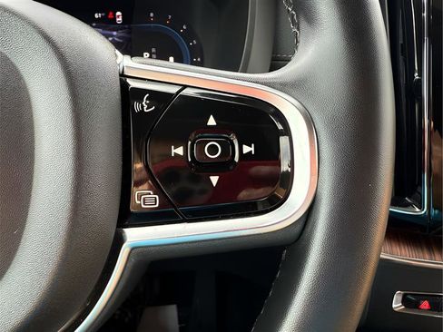 Used 2023 Volvo XC60 B5 Ultimate w/ Protection Package Premier image 17