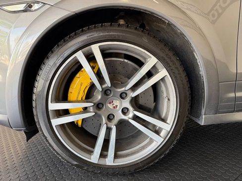 Used 2014 Porsche Cayenne Turbo S AWD/4WD image 11