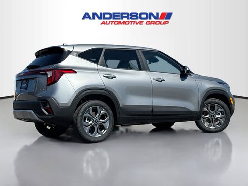 New 2026 Kia Seltos LX image 2