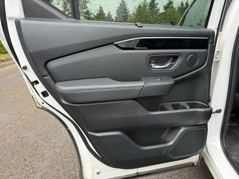 Used 2023 Honda Pilot Touring image 19