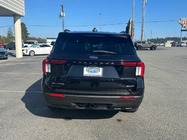 Used 2025 Ford Explorer Active AWD/4WD image 3