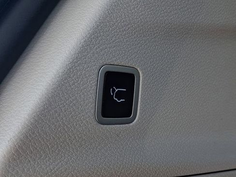 Used 2023 Chrysler Pacifica Touring-L FWD image 29