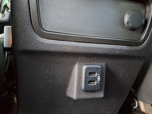 Used 2017 Chevrolet Traverse LT w/ Style and Technology Package FWD image 22