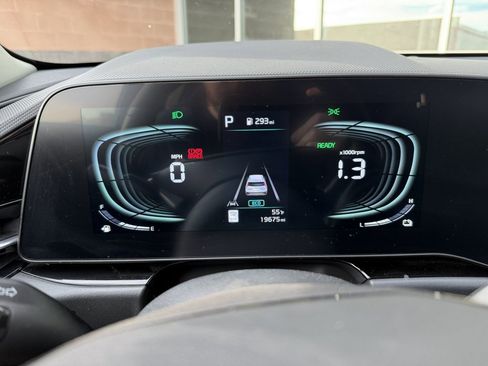 Used 2024 Kia Niro EX image 17