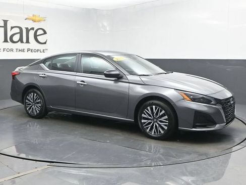 Used 2025 Nissan Altima 2.5 SV AWD/4WD image 6