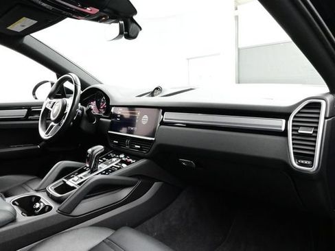 Used 2022 Porsche Cayenne Platinum Edition AWD/4WD image 19