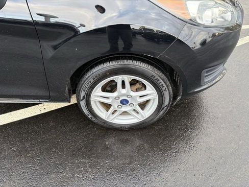 Used 2018 Ford Fiesta SE image 9