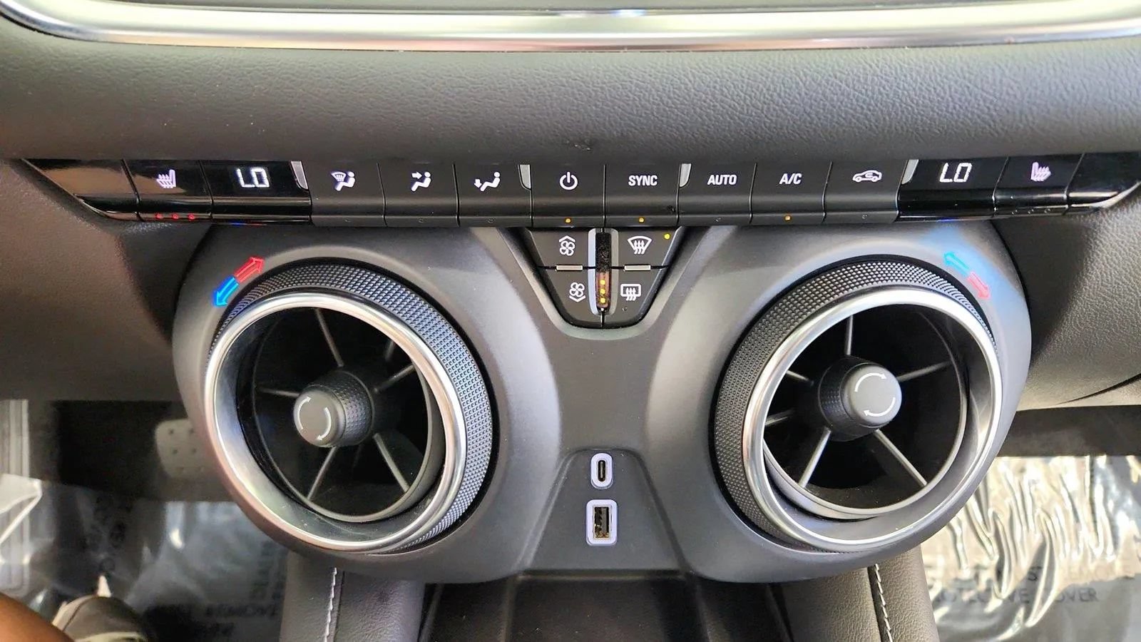 Used 2024 Chevrolet Blazer LT w/ Convenience Package FWD image 21