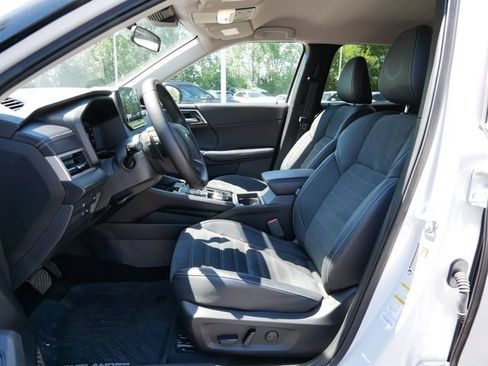 Used 2023 Mitsubishi Outlander SE AWD/4WD image 14