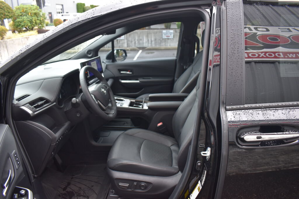 Certified 2025 Toyota Sienna Platinum AWD/4WD image 18