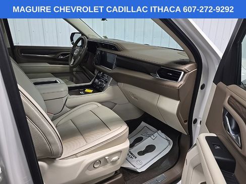 Used 2021 GMC Yukon XL Denali w/ Denali Premium Package AWD/4WD image 16
