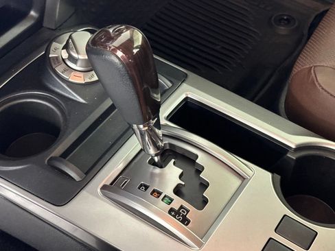 Used 2023 Toyota 4Runner Limited AWD/4WD image 31