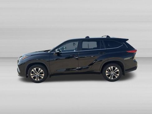 Used 2023 Toyota Highlander XLE AWD/4WD image 9