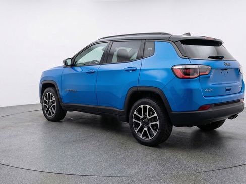 Used 2025 Jeep Compass Trailhawk image 6