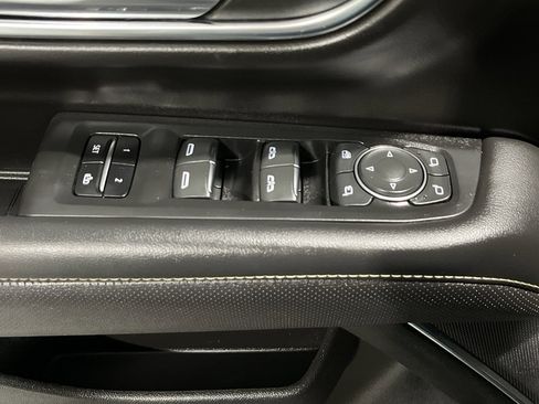 Used 2023 Chevrolet Suburban Premier image 34