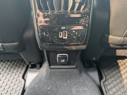 Used 2024 Jeep Compass Latitude w/ Convenience Group AWD/4WD image 17