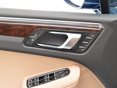 Certified 2026 Porsche Macan AWD/4WD image 22